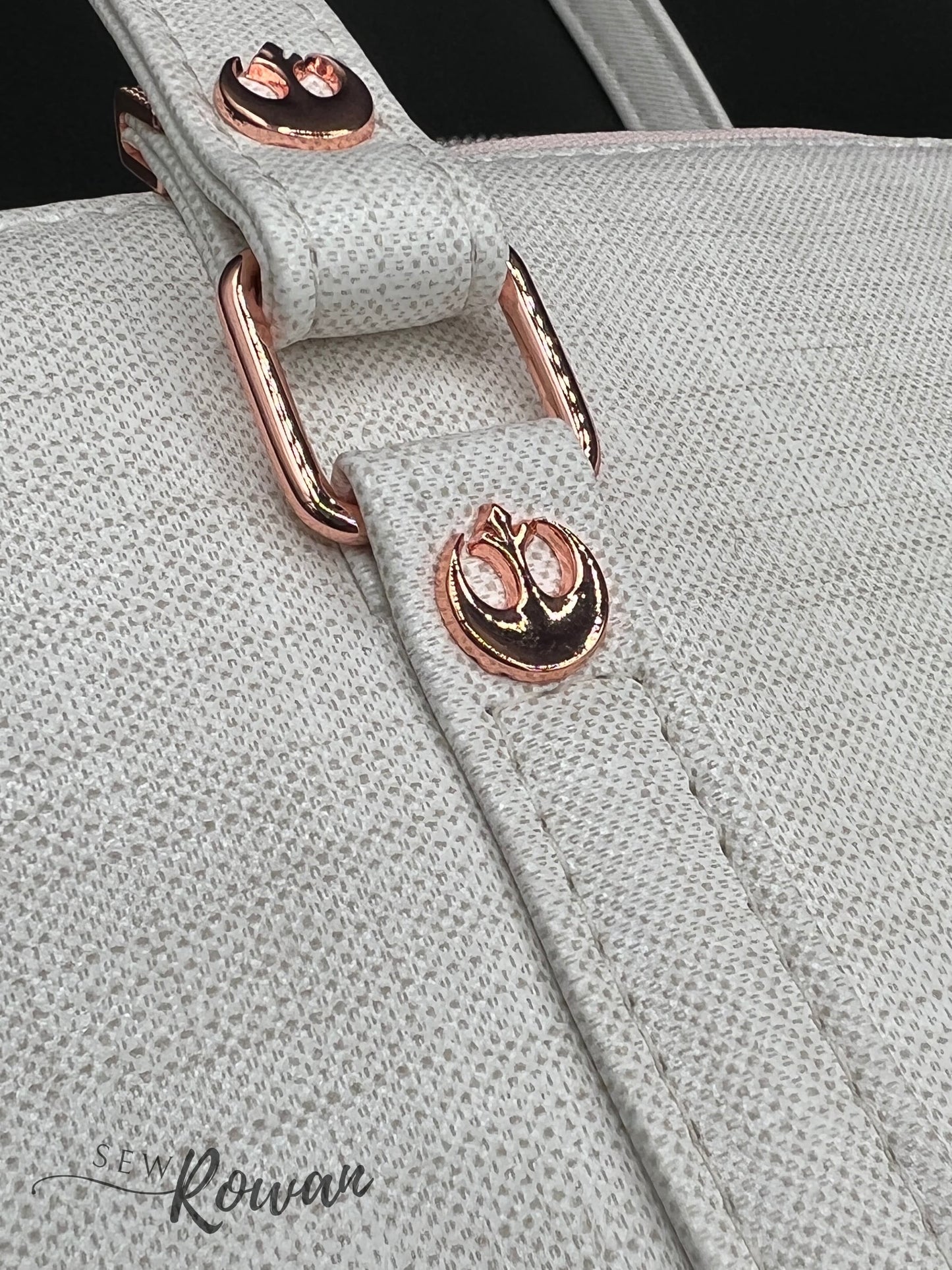 Linen Glitz Deluxe BUTTAH™️ Vinyl